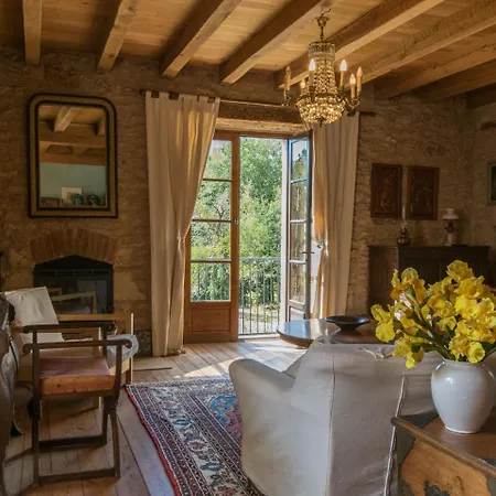 Quaint Holiday With Private Pool In Puy-l'evaªque 펜션