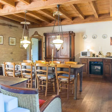 Quaint Holiday With Private Pool In Puy-l'evaªque 펜션
