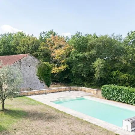 펜션 Quaint Holiday With Private Pool In Puy-l'evaªque Puy-lʼÉvêque