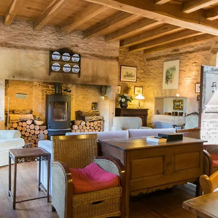 Quaint Holiday With Private Pool In Puy-l'evaªque