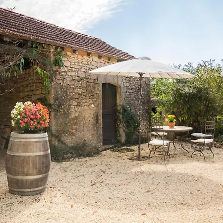 Quaint Holiday With Private Pool In Puy-l'evaªque 펜션 *