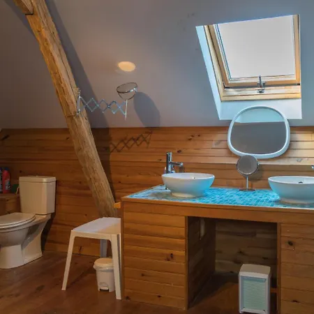 Quaint Holiday With Private Pool In Puy-l'evaªque 펜션 Puy-lʼÉvêque