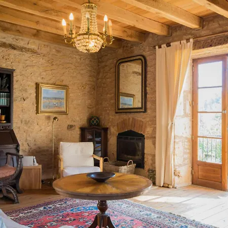 Quaint Holiday With Private Pool In Puy-l'evaªque 펜션 *